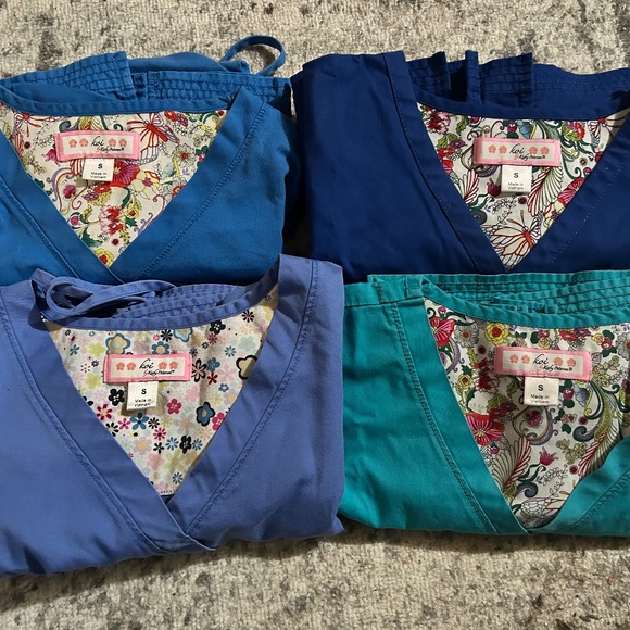 4 Koi Small Scrub Tops - Picture 2 of 6